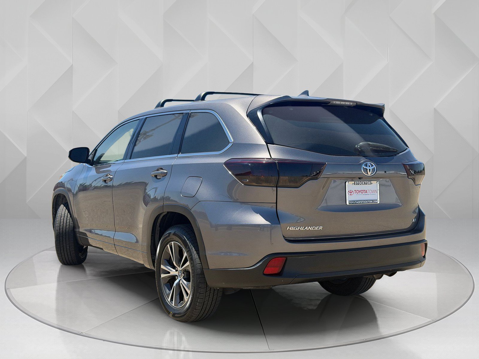 Used 2018 Predawn Gray Mica Toyota LE Plus image 3