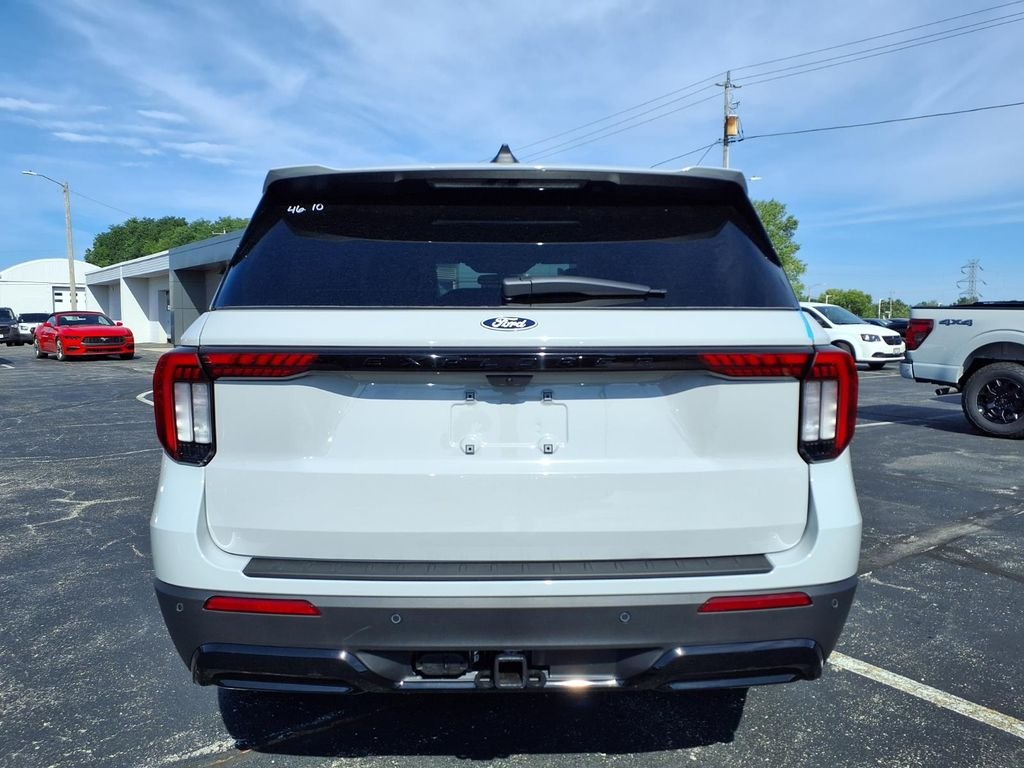 New 2027 Avalanche Gray Ford ST-Line image 7