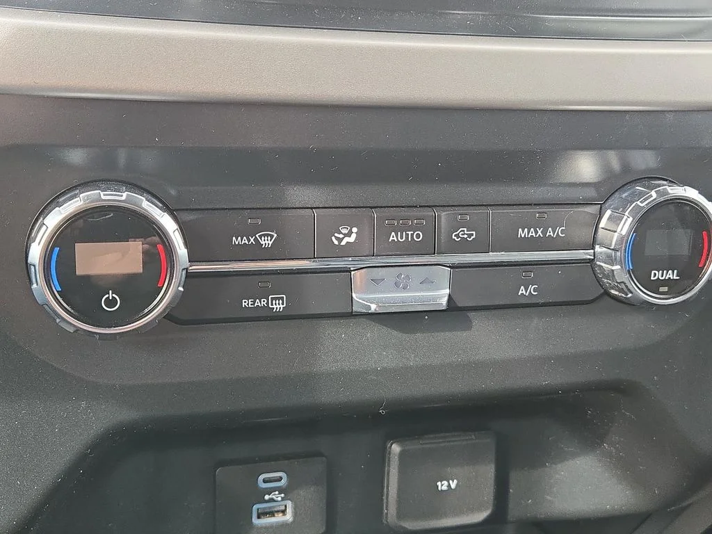 Used 2021 Oxford White Ford XLT image 35