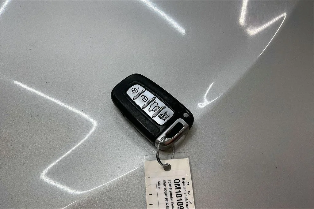 Used 2016 Silver Hyundai Turbo image 11