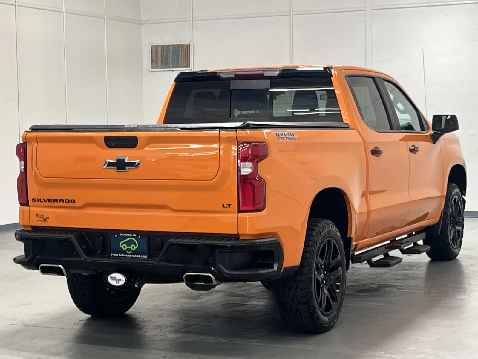 Used 2022 All normally body colored non-sheet metal parts will be black including front fender extensions, cab spoiler on Double & Crew cabs and LT trim door handles. May require extended lead time. Chevrolet LT Trail Boss image 8