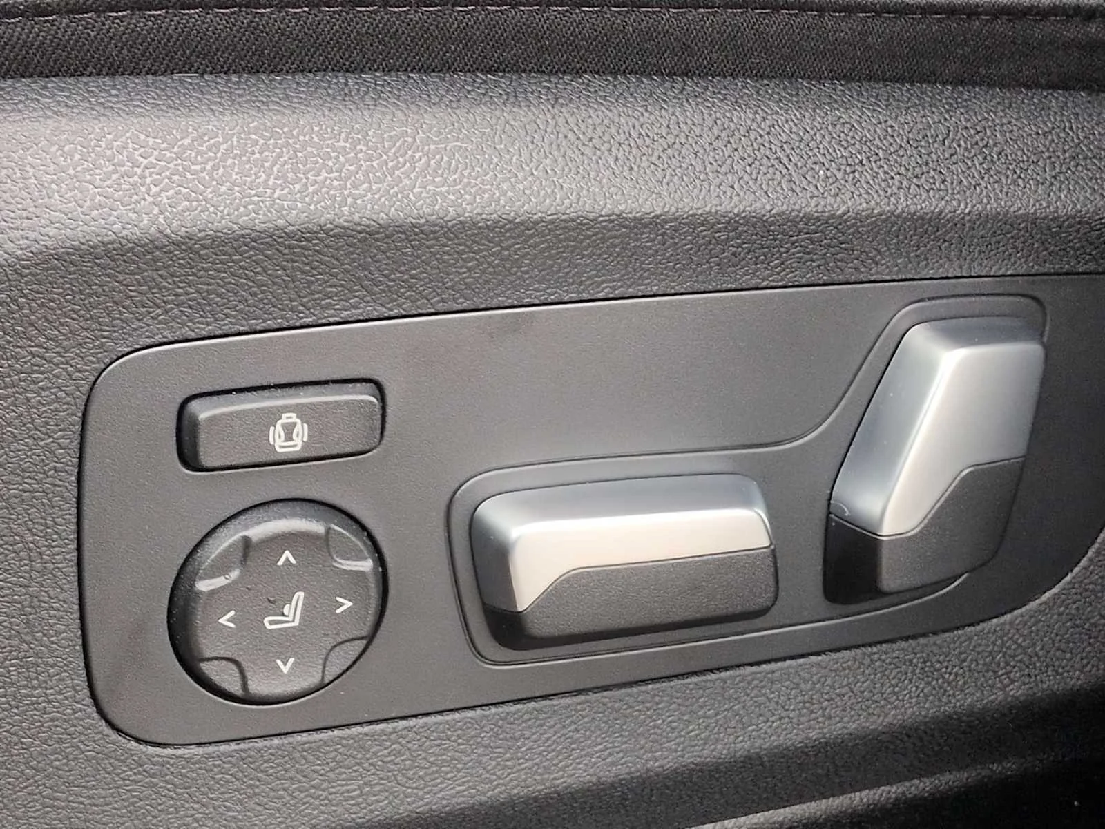 Used 2026 Black Sapphire Metallic BMW xDrive50e image 16