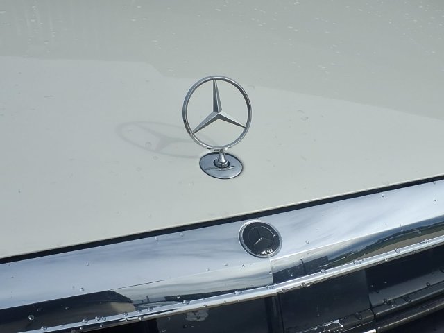 Used 2019 White Mercedes-Benz 4MATIC® image 26