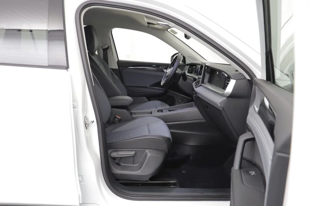 New 2026 Pure White Volkswagen 2.0T SE image 19