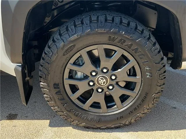 Used 2025 Ice Cap Toyota SR5 4x2 image 6