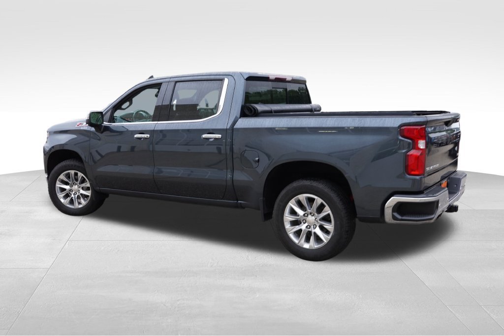 Used 2019 SHADOW GRAY METALLIC Chevrolet LTZ image 9