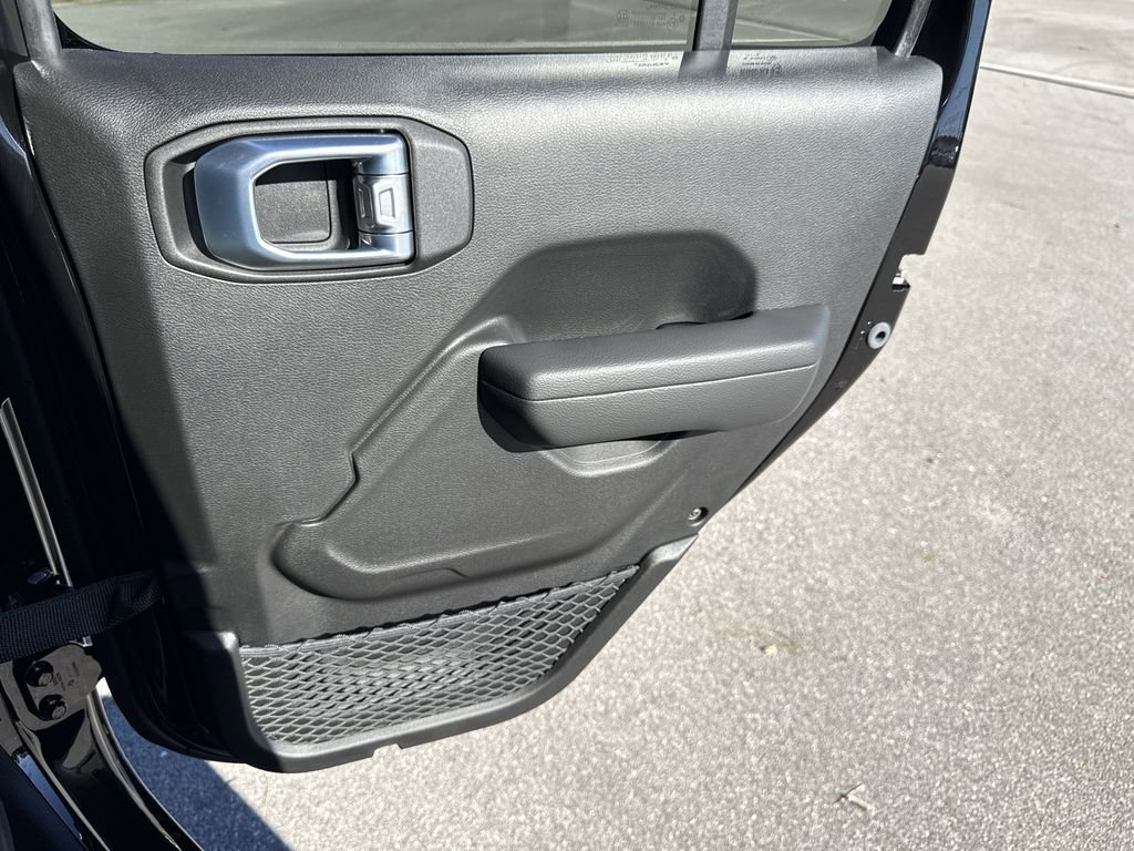 New 2026 Black Clear-Coat Exterior Paint Jeep Sport S image 33