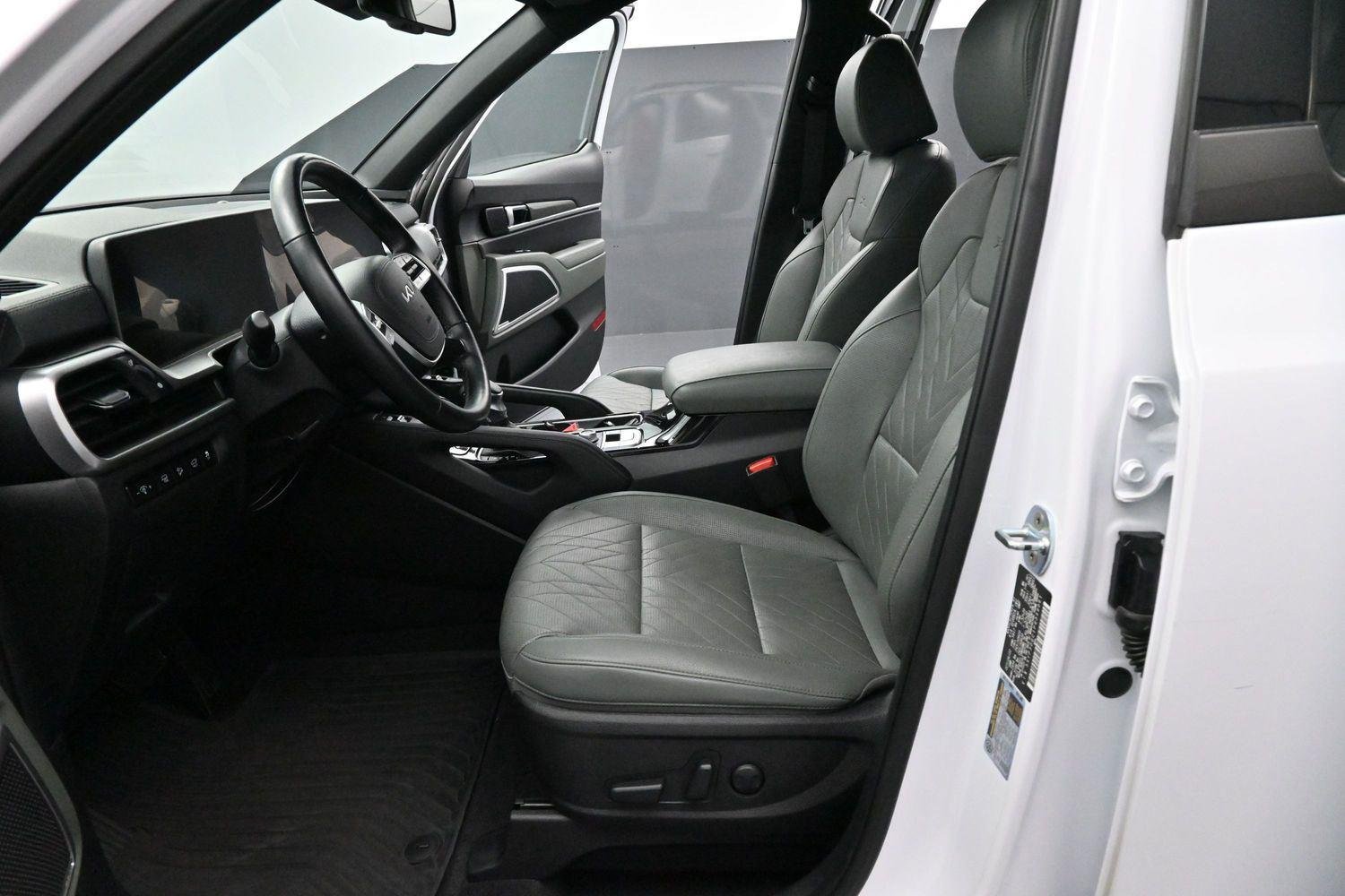 Used 2023 Glacial White Pearl Kia EX X-Line image 15