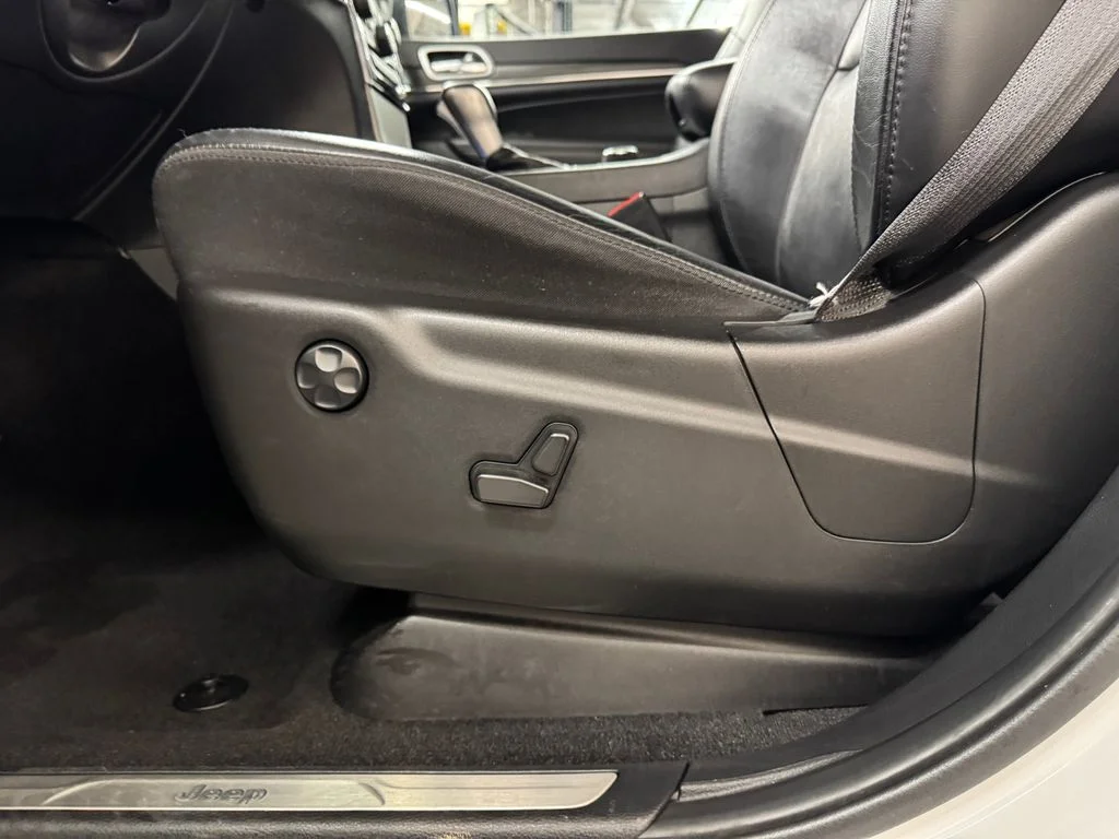 Used 2022 White Jeep Limited image 15