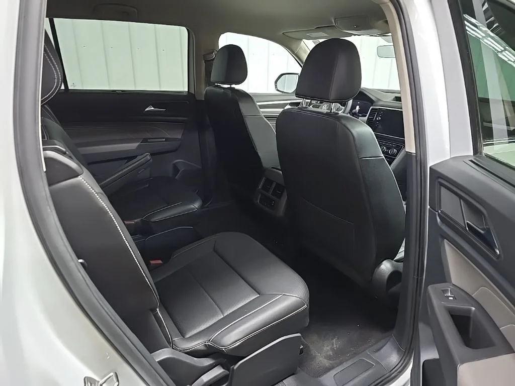Used 2022 White Volkswagen 3.6L V6 SE w/Technology image 17
