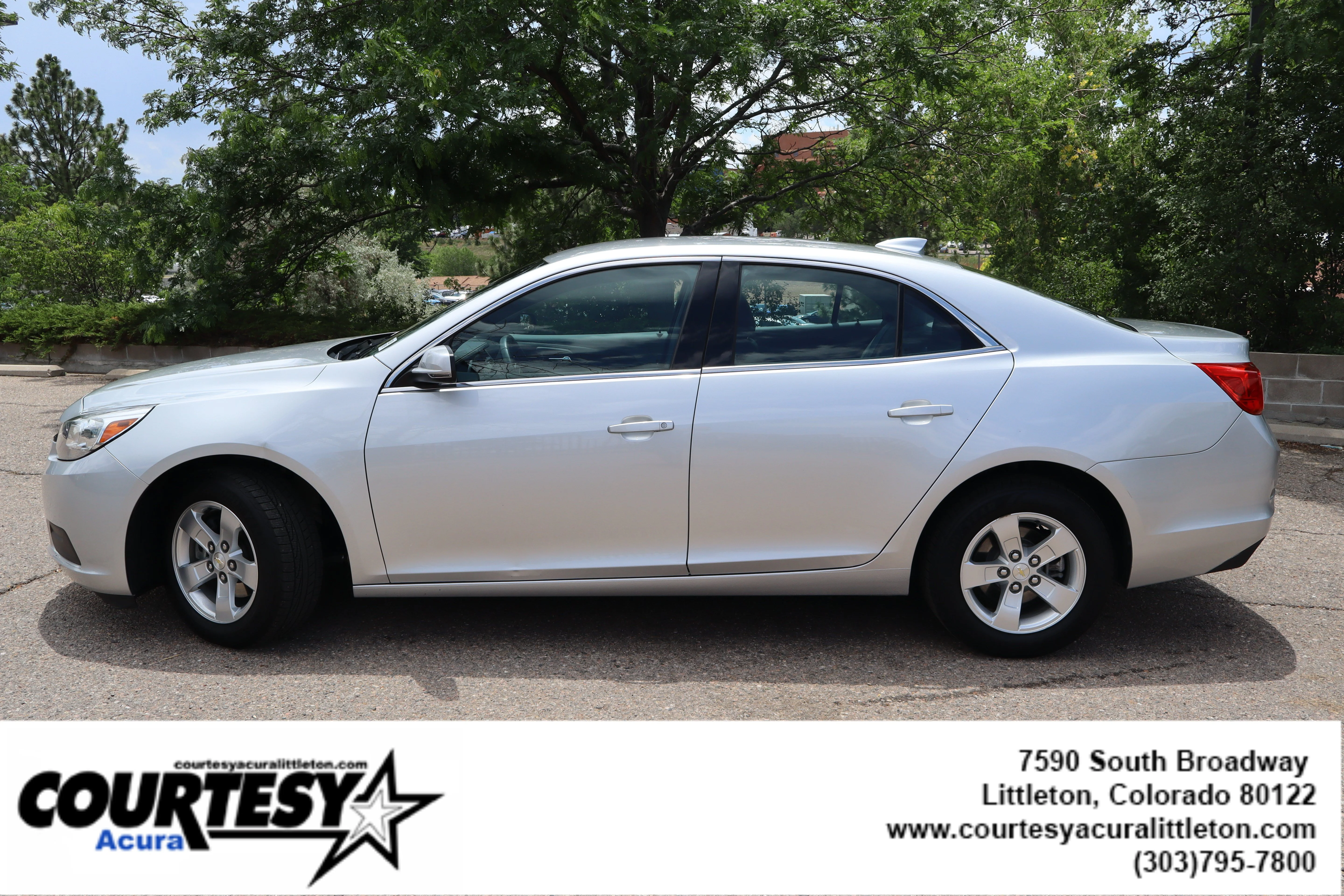 Used 2016 Silver Ice Metallic Chevrolet LT image 3