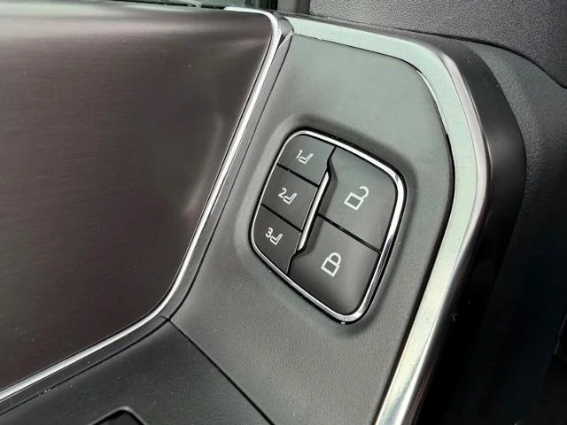 New 2026 Star White Metallic Tri-Coat Ford F-250® Platinum® image 40