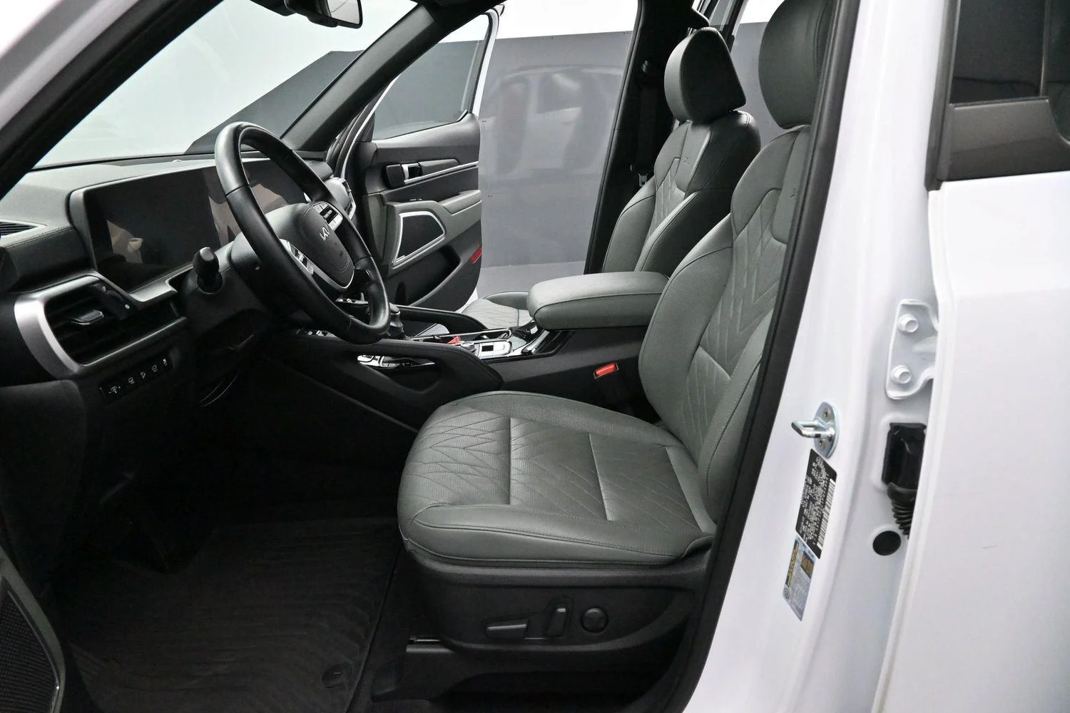 Used 2023 Glacial White Pearl Kia EX X-Line image 15