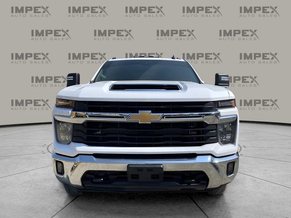 Used 2024 White Chevrolet LT image 3