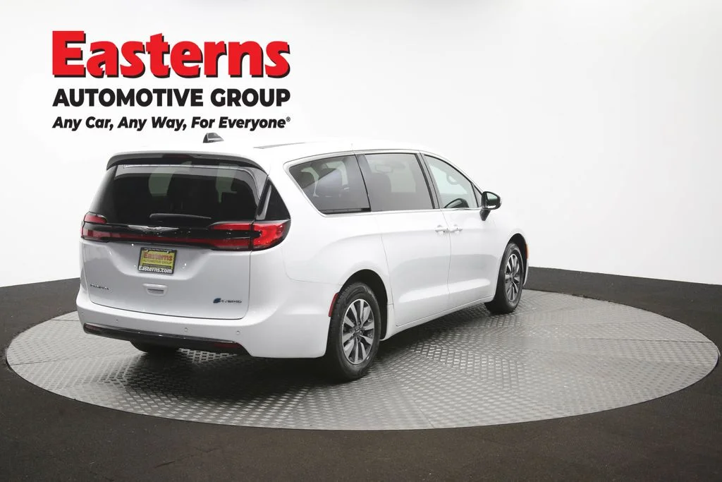 Used 2023 White Chrysler Touring L image 43