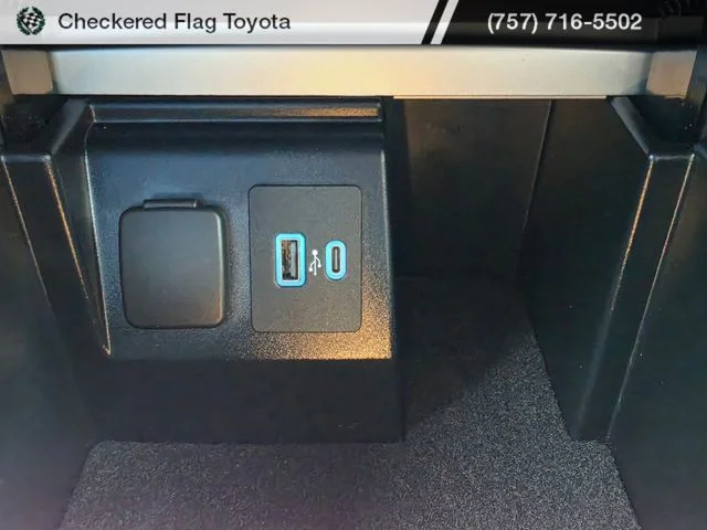 Used 2021 Rapid Red Metallic Tinted Clearcoat Ford XLT image 33