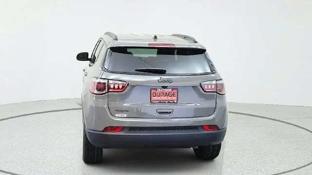 New 2027 Sting-Gray Clear-Coat Paint Jeep Latitude image 9