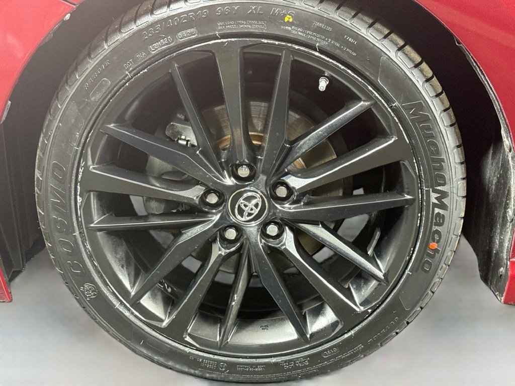 Used 2018 Wind Chill Pearl Toyota XSE V6 image 34