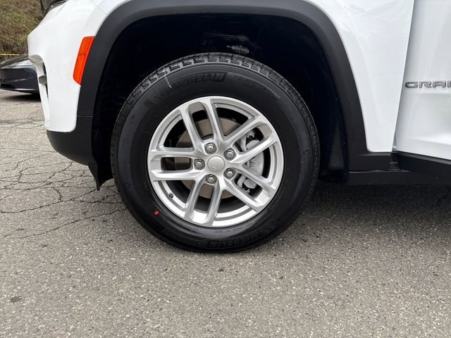 New 2026 Bright White Clear-Coat Exterior Paint Jeep Laredo image 28