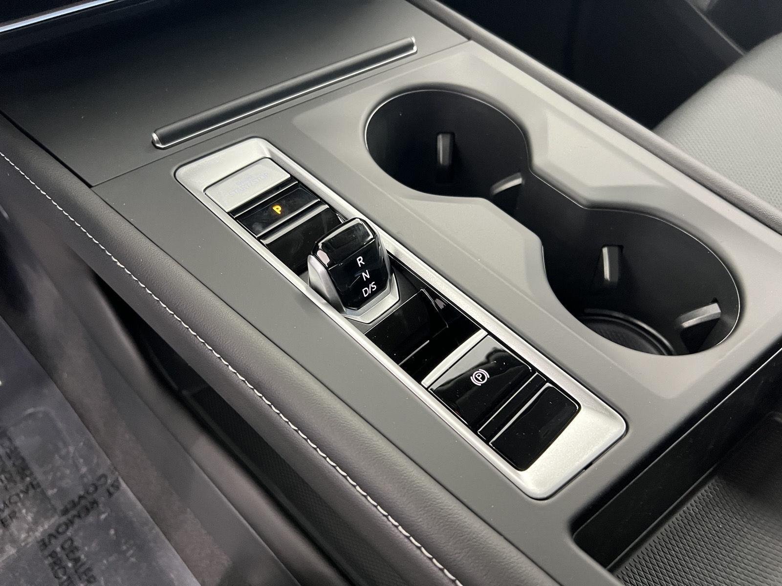 New 2026 Deep Black Pearl Volkswagen 2.0T SE image 17