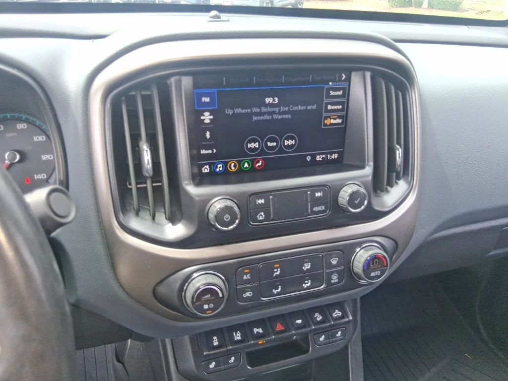 Used 2022 White Chevrolet Z71 image 12