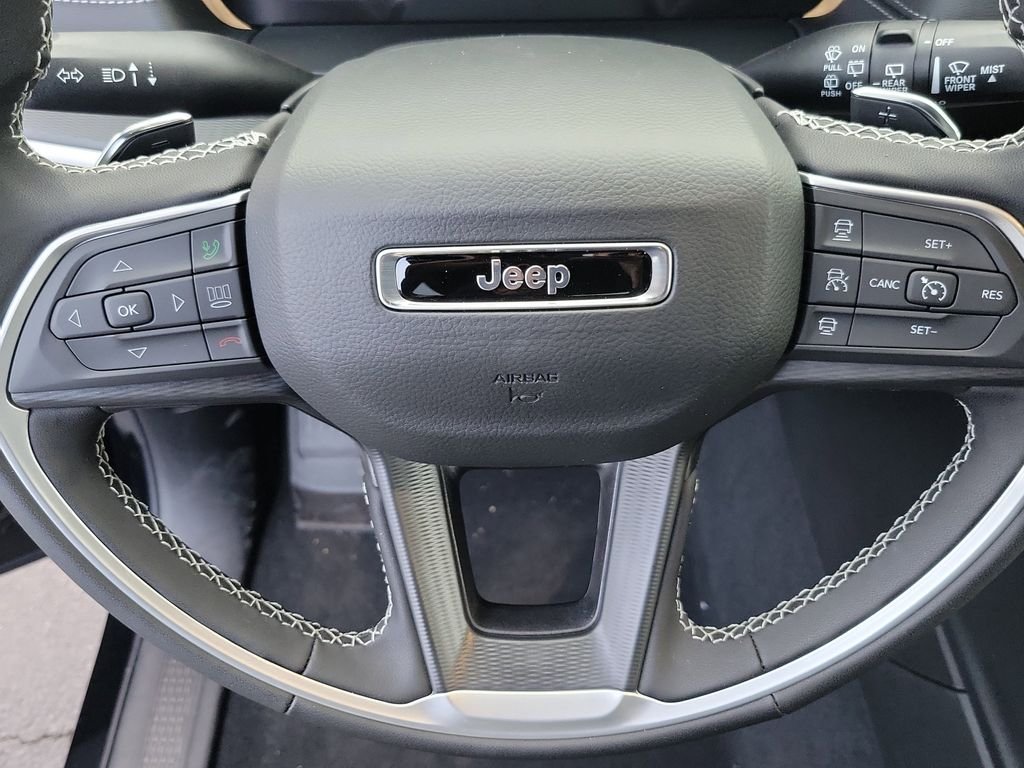 New 2026 Diamond Black Crystal Pearlcoat Jeep Laredo image 23