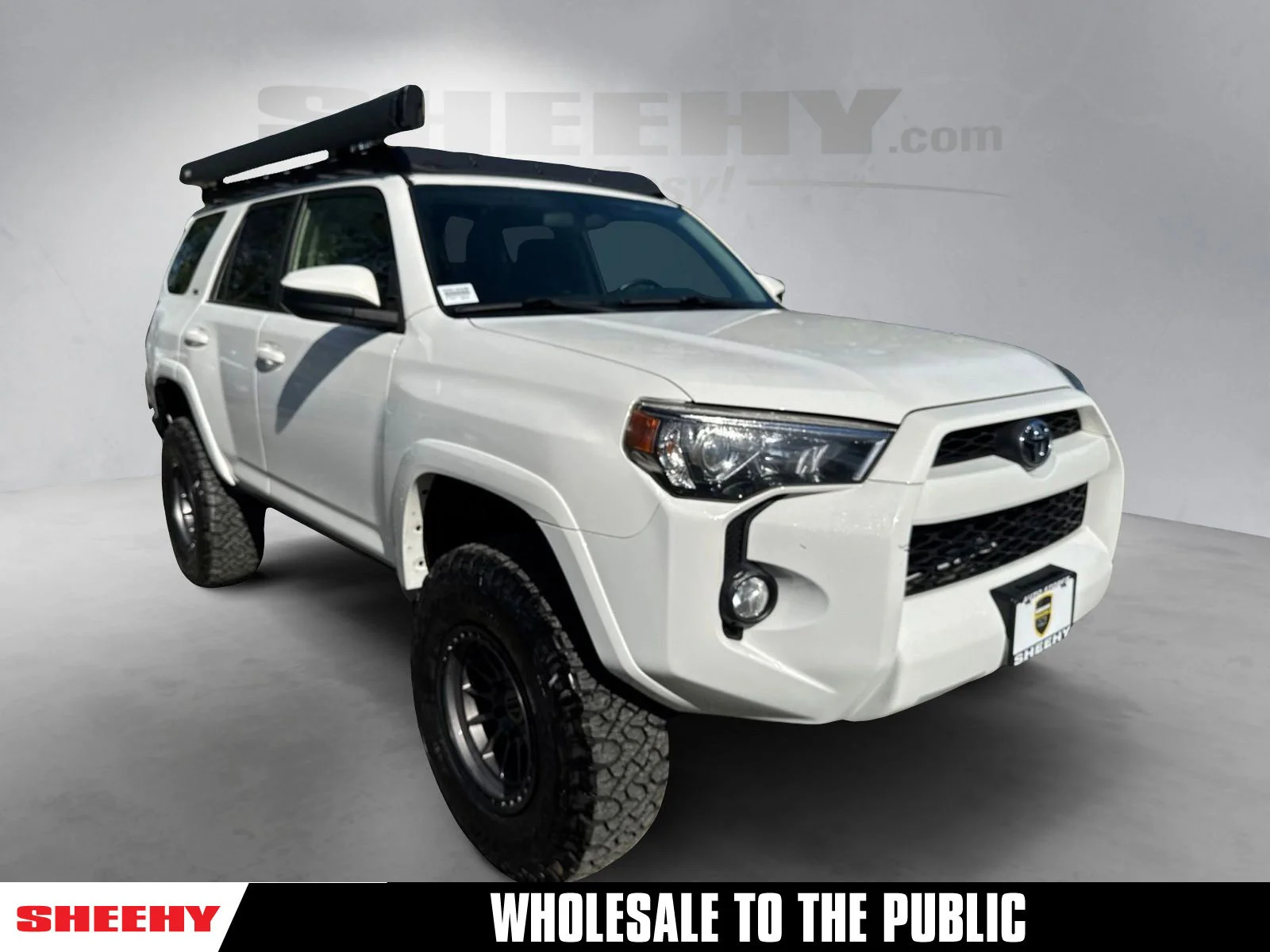 Used 2018 Super White Toyota SR5 image 1