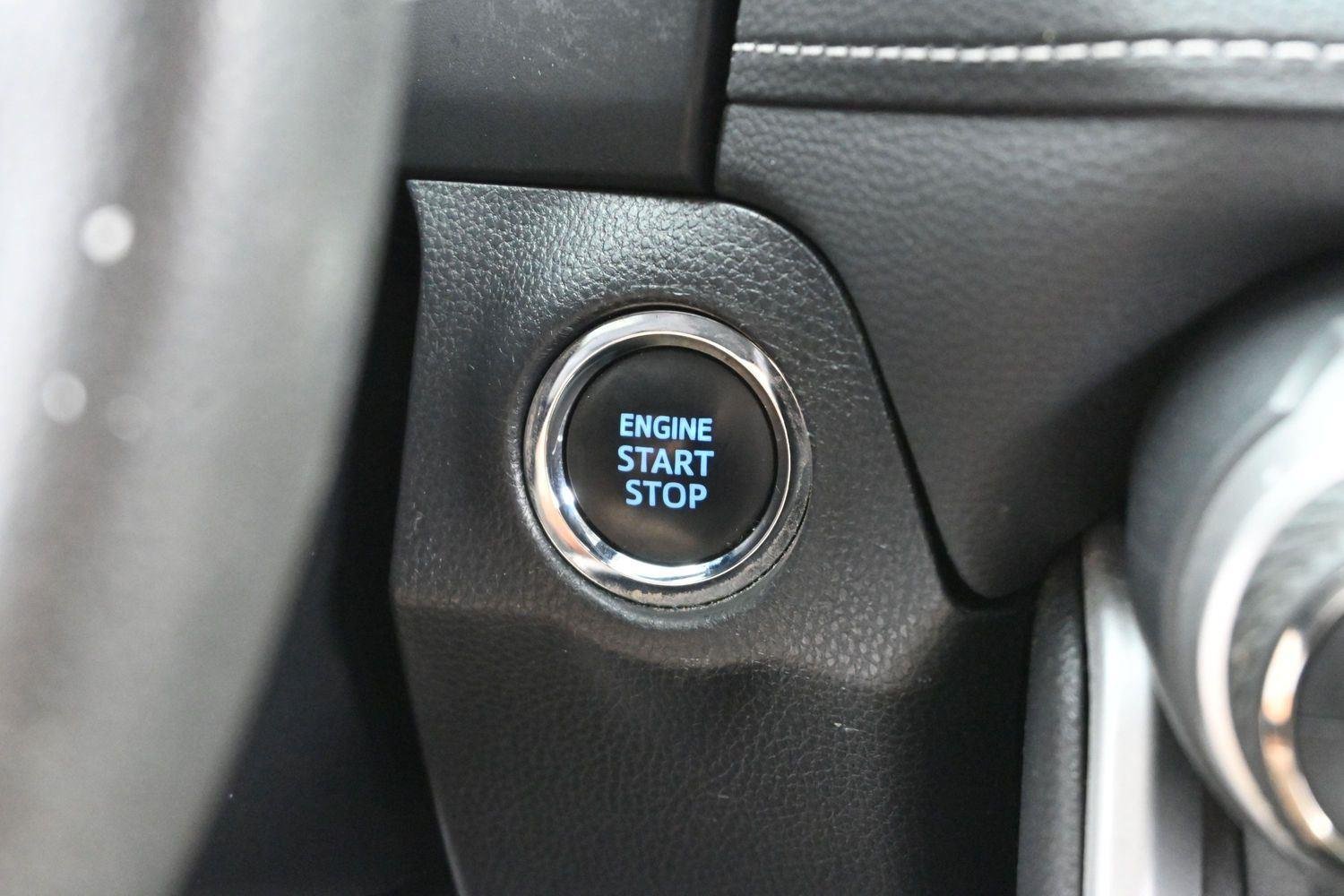 Used 2022 White Toyota XLE image 25