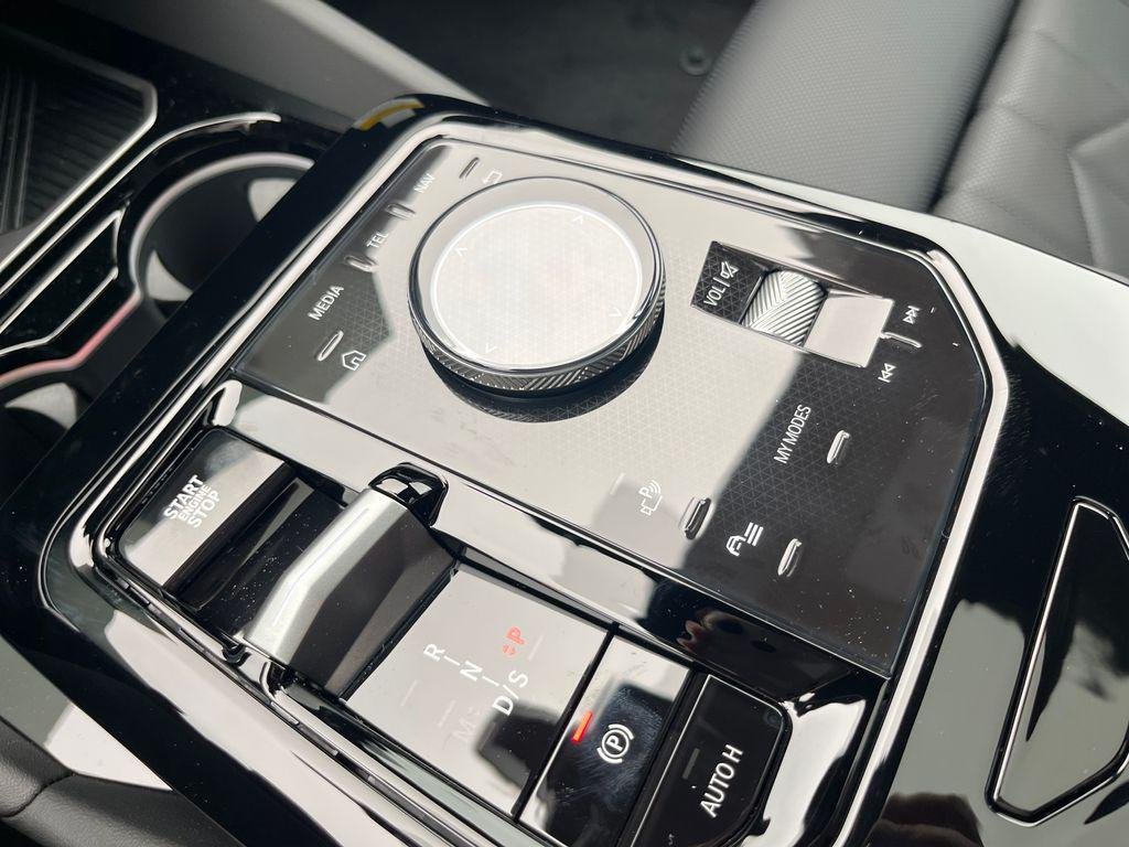 New 2026 Dark Graphite Metallic BMW 530i xDrive image 18