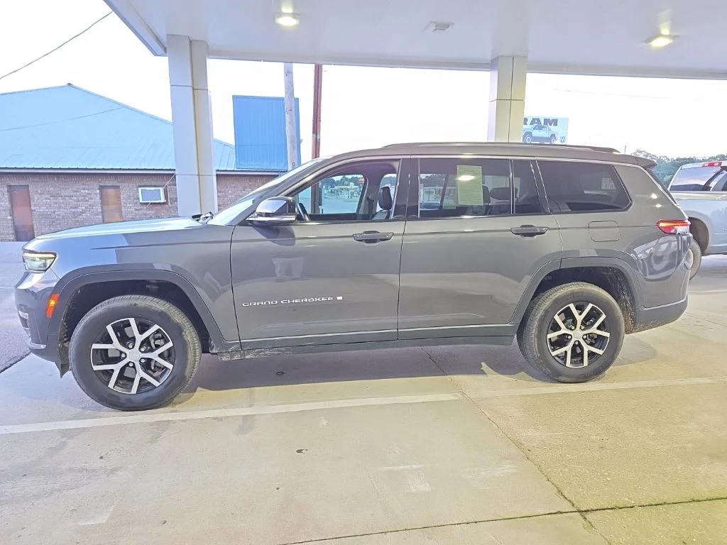 Used 2024 Gray Jeep Limited image 2