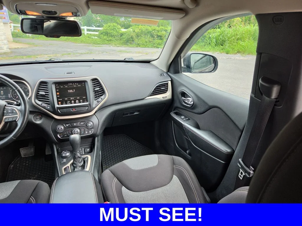 Used 2014 Gray Jeep Latitude image 11