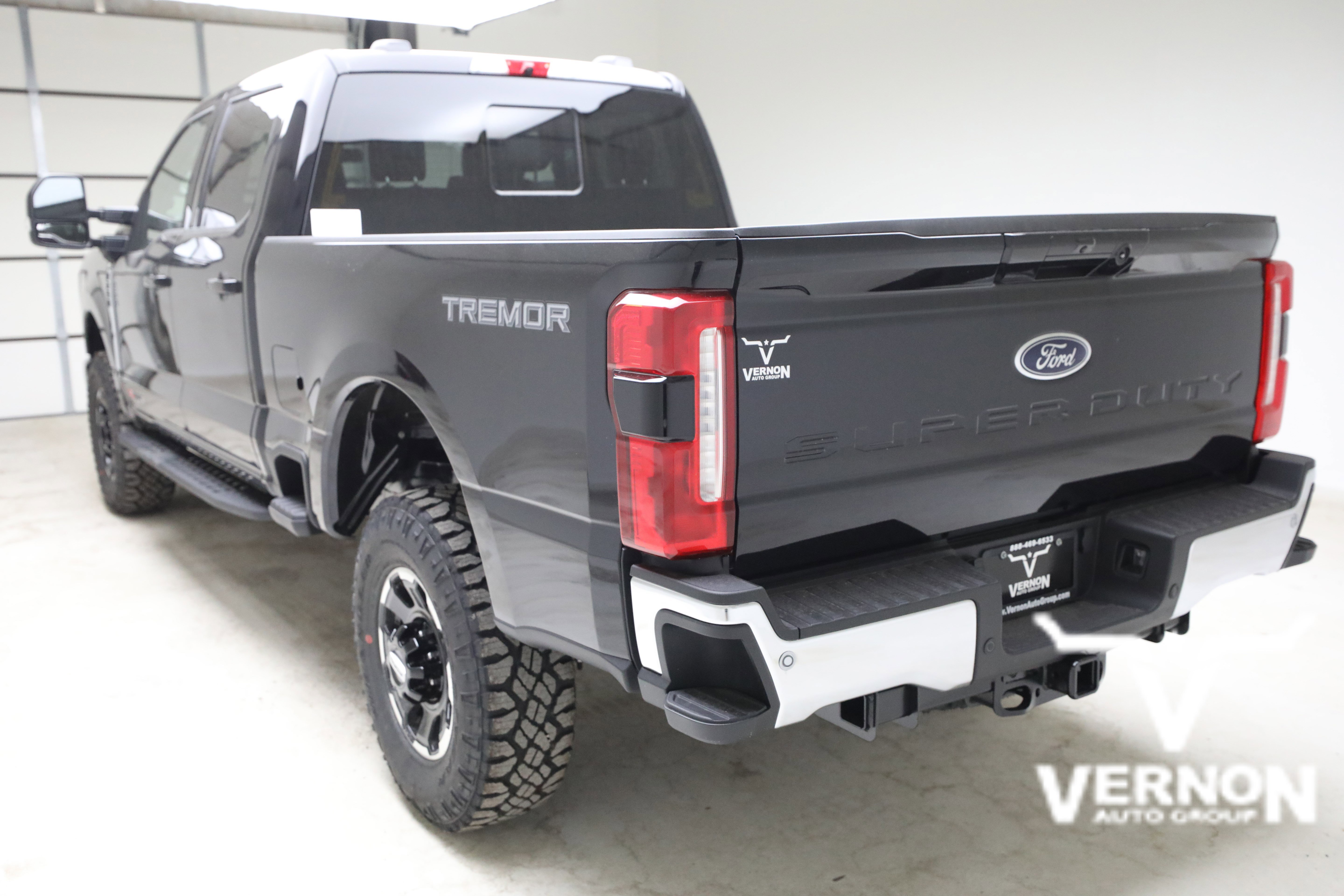 New 2026 Agate Black Metallic Ford  image 3