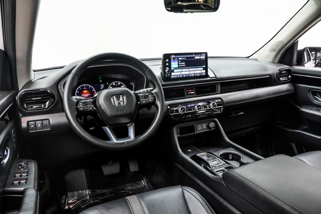 Used 2025 White Honda Touring image 6
