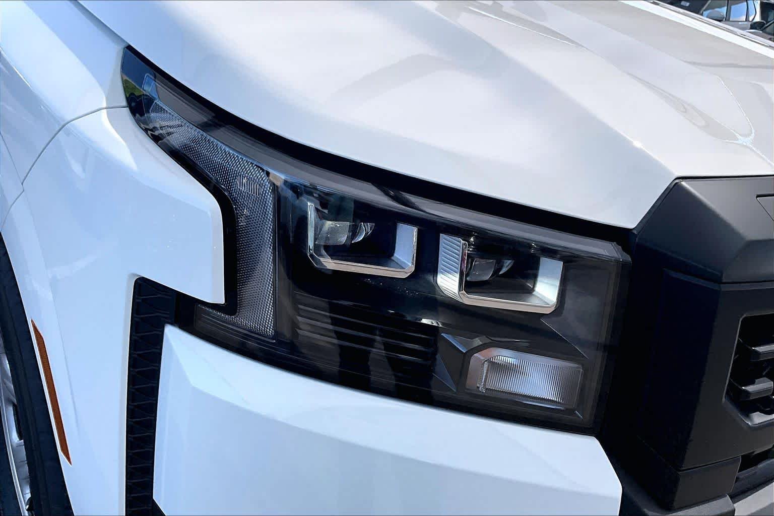New 2026 Glacier White Nissan S image 18