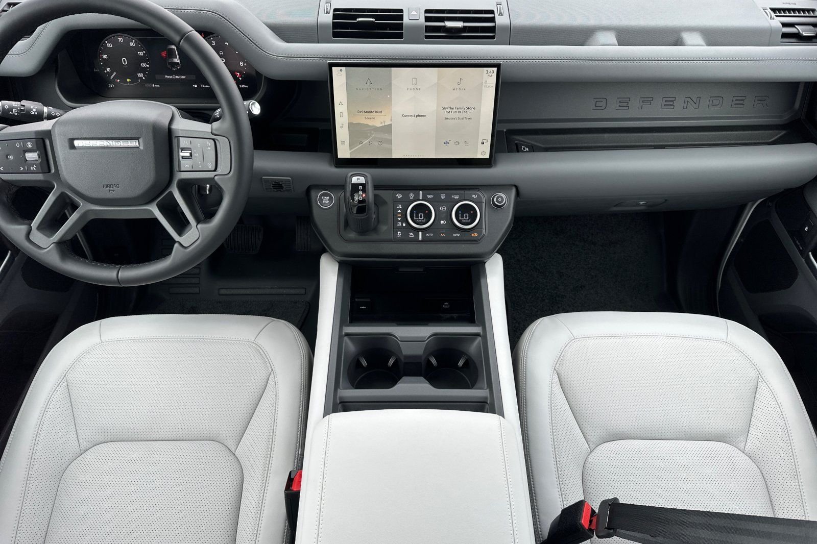 Used 2025  Land Rover S image 13
