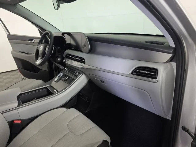 Used 2022 Silver Hyundai SE image 27