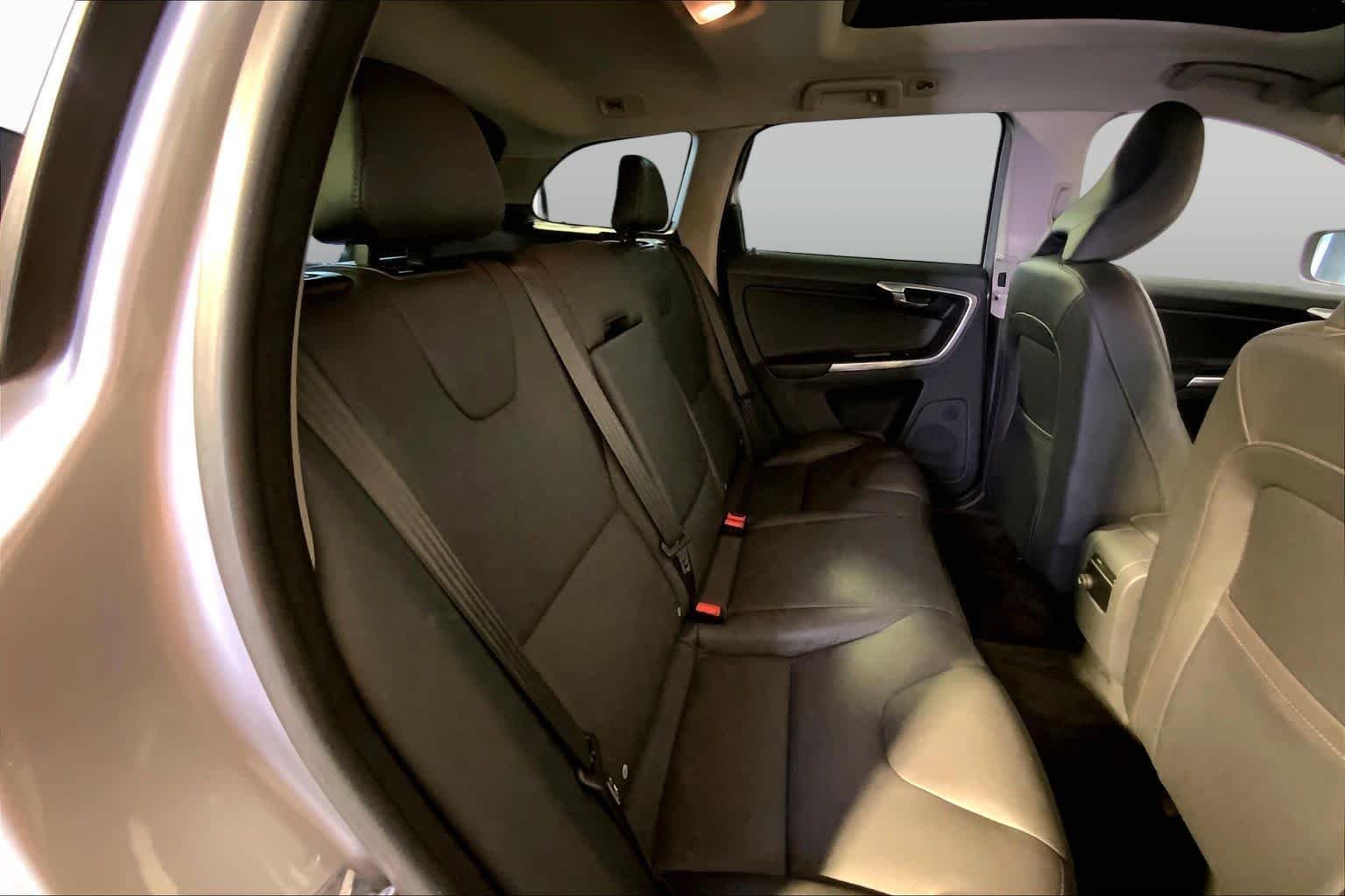 Used 2015 Bright Silver Metallic Volvo T6 image 19