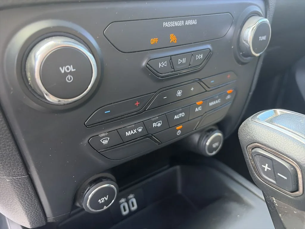 Used 2019 Silver Ford XLT image 25