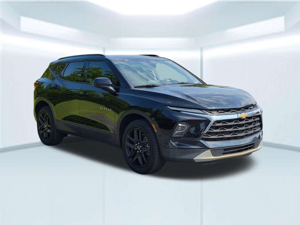 Used 2025 Black Chevrolet 2LT image 9