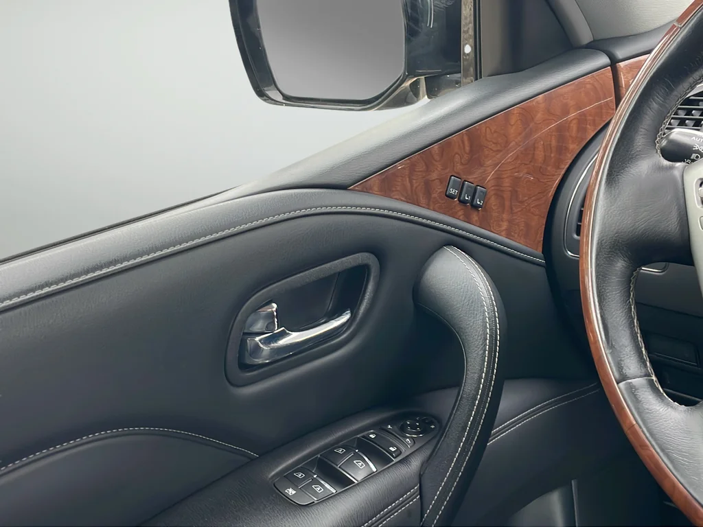 Used 2019 Black INFINITI LUXE image 32