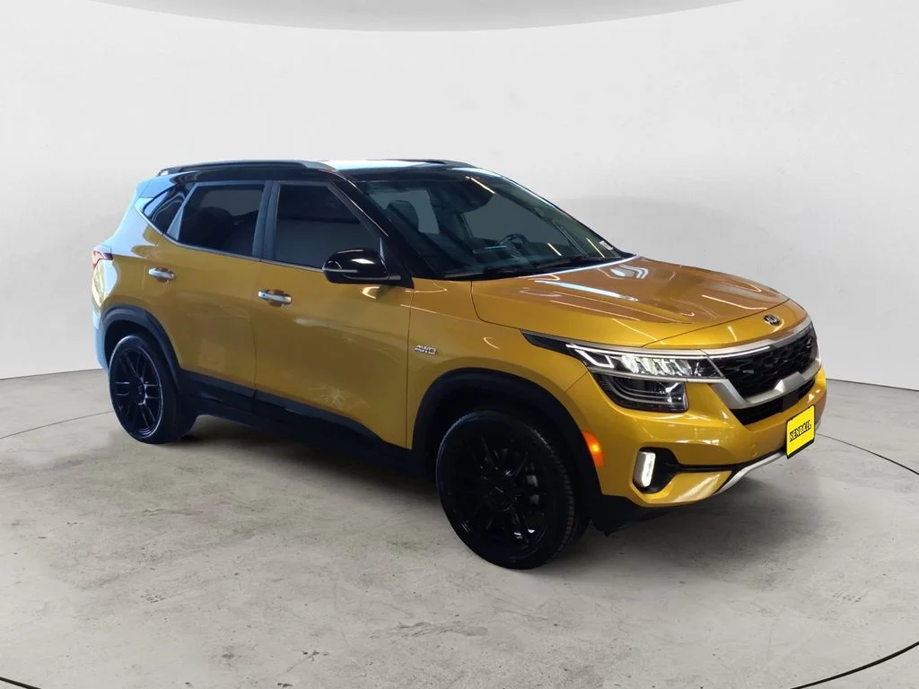 Used 2021 Yellow Kia SX image 3