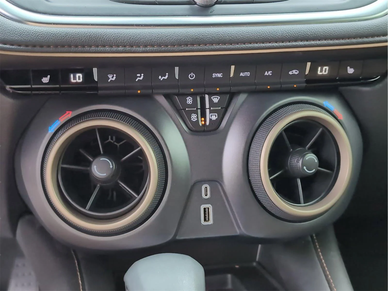 Used 2024 Iridescent Pearl Tricoat Chevrolet Premier image 20