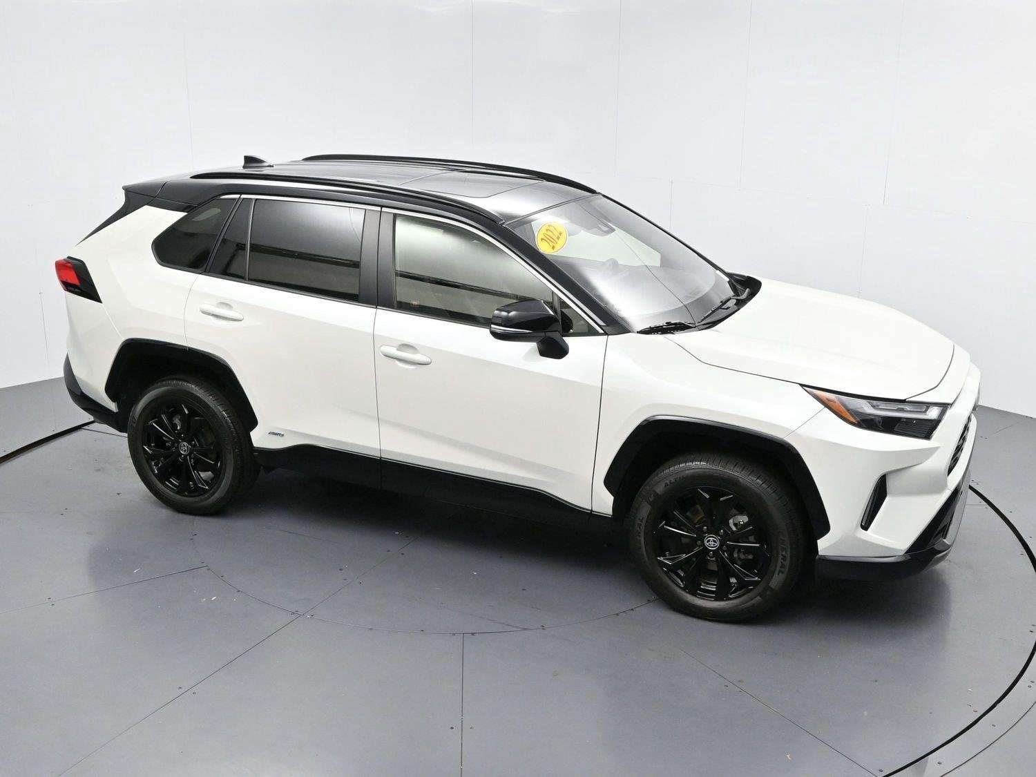 Used 2022  Toyota Hybrid XSE image 42