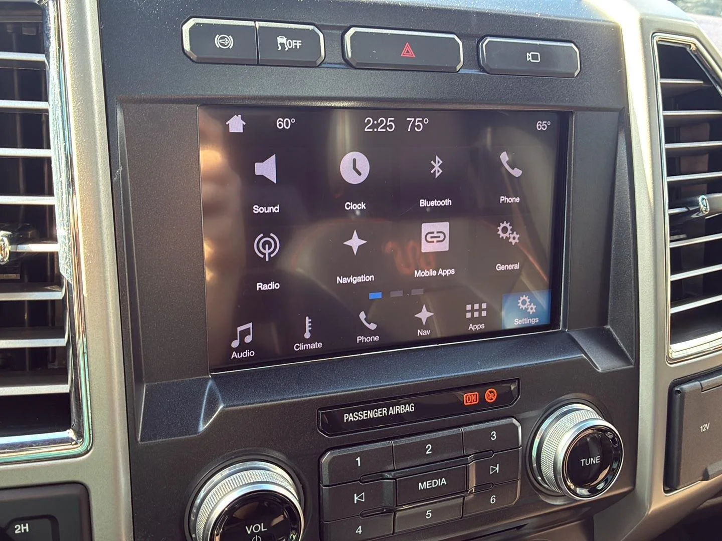 Used 2017 Oxford White Ford King Ranch image 31