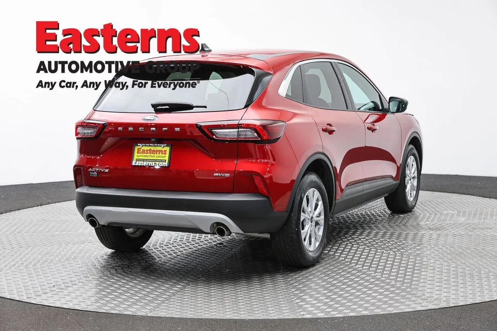Used 2023 Red Ford Active image 5