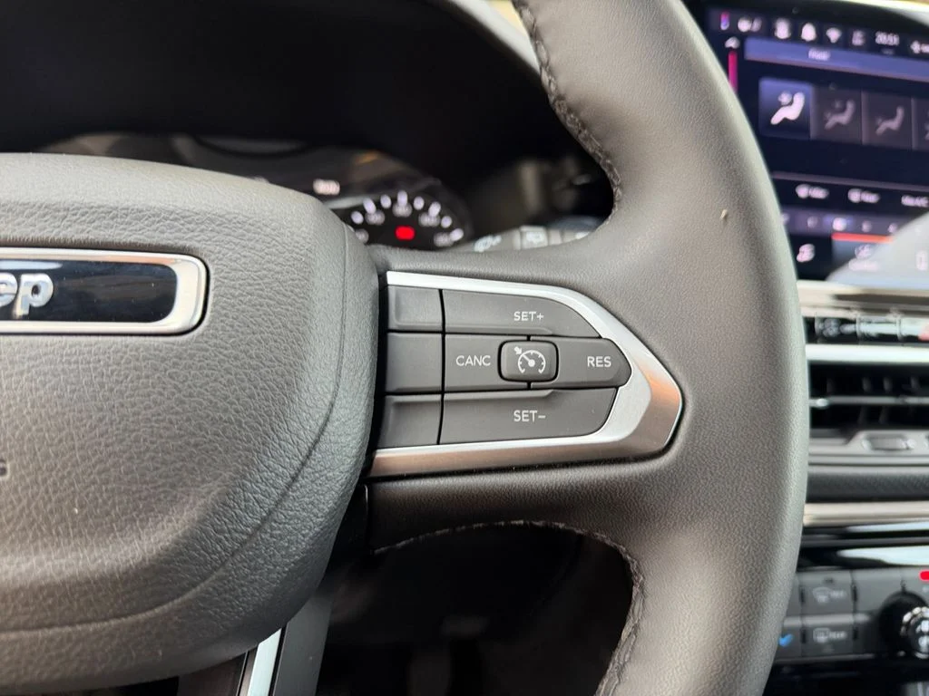 Used 2026 Silver Jeep Latitude image 25