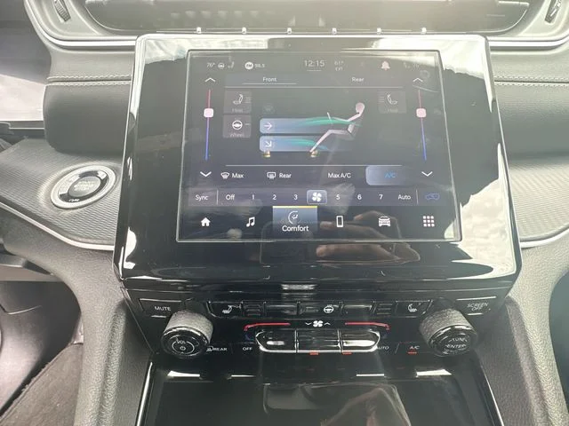Used 2023 Silver Jeep Altitude image 20