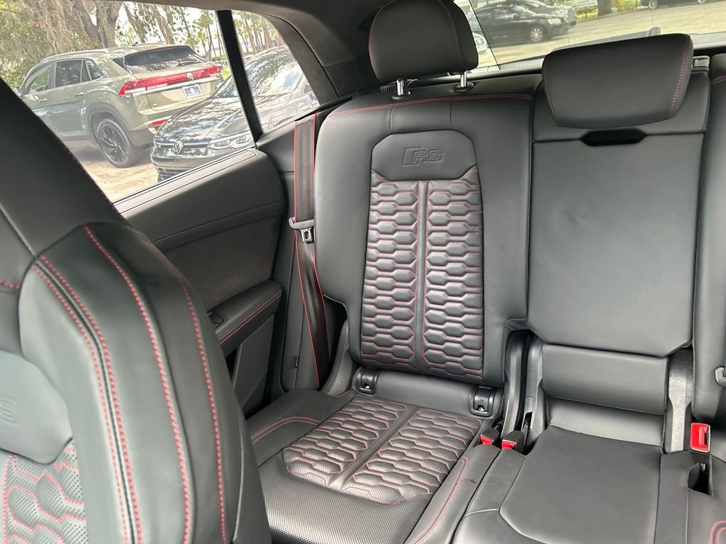 Used 2024  Audi 4.0T image 12