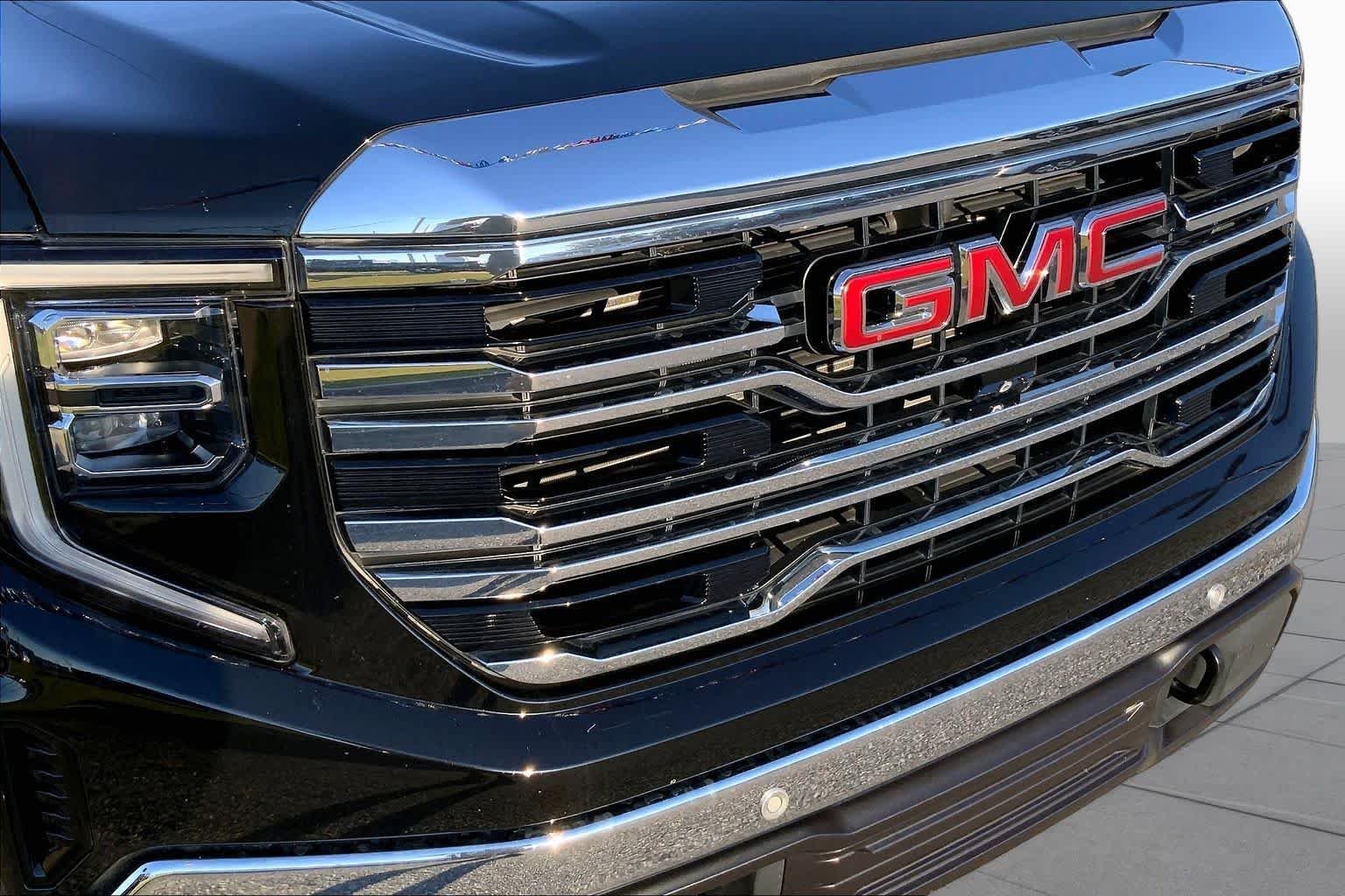 Used 2023 Onyx Black GMC SLT image 27