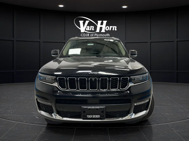 Used 2022 Diamond Black Jeep Limited image 3